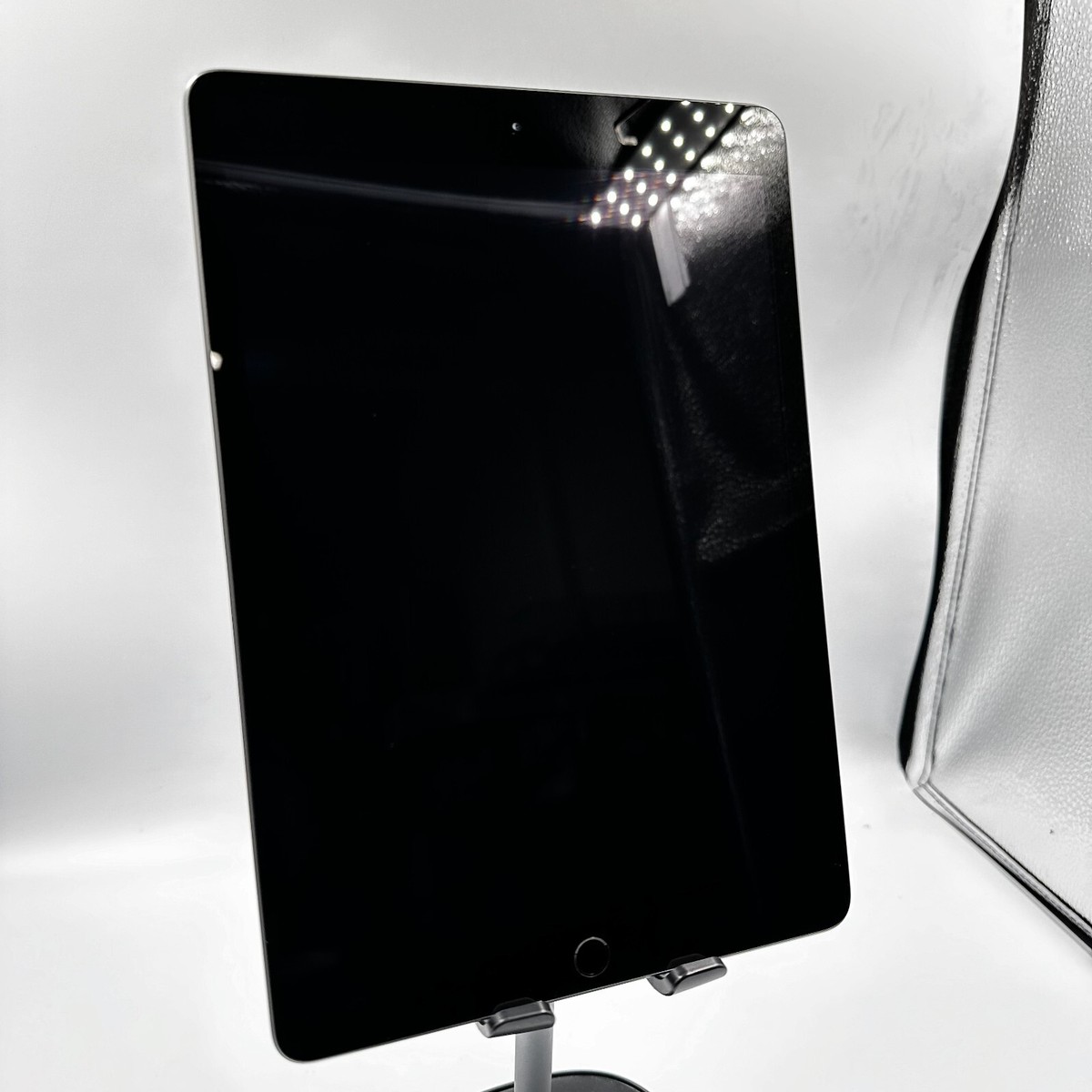 Apple iPad 8th Gen - 10.2 in - 32GB 128GB - WIFI - Space Gray