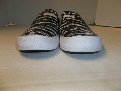 Womens Size 9.5 Puma Black/White Slip On Skate Sneakers - Picture 2 of 6