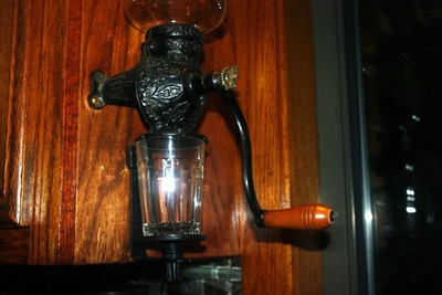 ANTIQUE ARCADE CRYSTAL NO. 3 WALL MOUNT COFFEE GRINDER W/ CATCH CUP | eBay
