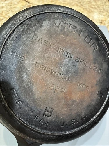 Vintage Griswold's Victor No 8 (722) Cast Iron Skillet Sits Flat