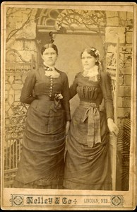 1880s Cabinet Card photo Well-Dressed Mother & Daughter (?) by Kelley Lincoln NE