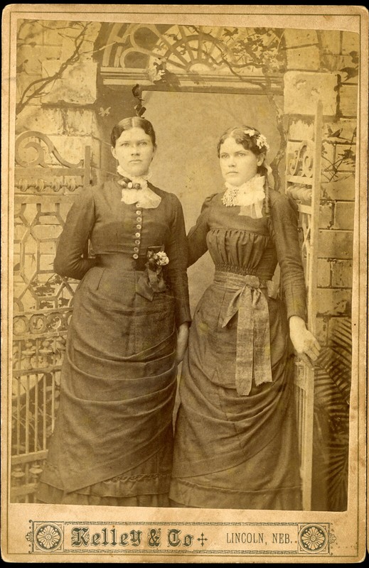 1880s Cabinet Card photo Well-Dressed Mother & Daughter (?) by Kelley Lincoln NE