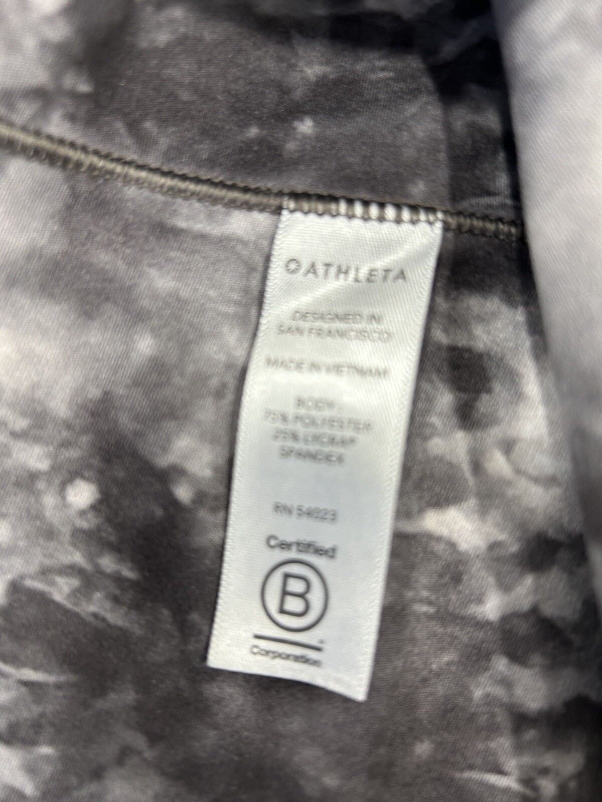 ATHLETA Stash Salutation Capri Medium - image 7