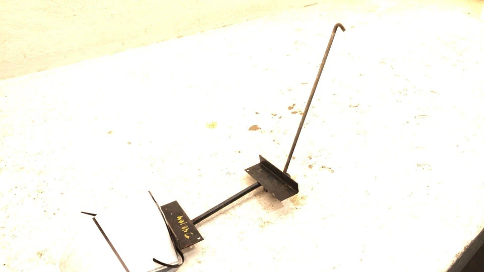 Оригинальный кронштейн крепления аккумулятора Mitsubishi Galant 1991 Vr-4 Turbo - Изображение 2 из 4