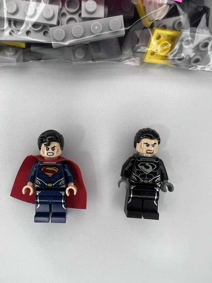 LEGO Marvel: Metropolis Showdown 76002-100%, Ultimate Showdown 76008 Build 100% - Image 2 of 4