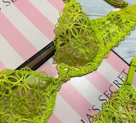 Victoria's Secret Geo Daisy Lace Unlined Low-Cut Demi Bra Thong Set Limelight