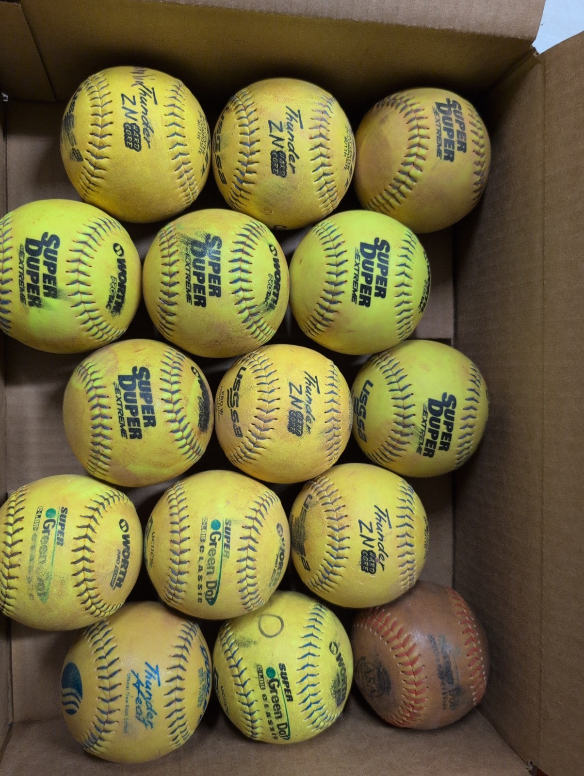 Lot of 15 Mixed Used Slowpitch Softballs Mostly USSSA - All 11" Womens Lot #50