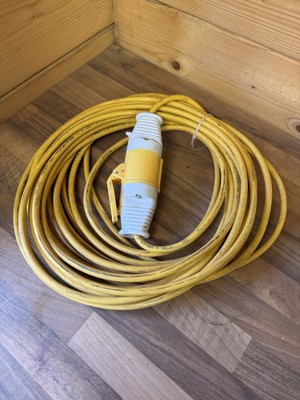 110 V GELBES VERLÄNGERUNGSKABEL BAUSTELLENSTROMLEUCHTEN WERKZEUGE ANSCHLUSS STECKER STECKDOSE
