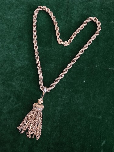 MONET- Damita Book Piece Gold Tone Rope Tassel Necklace VTG 1960’s