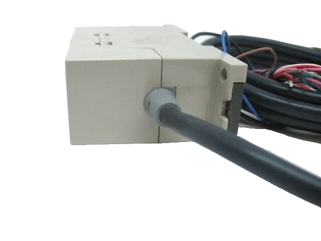 Omron Z4LB-CV2 Parallel Beam Linear Sensor - Image 4 of 4