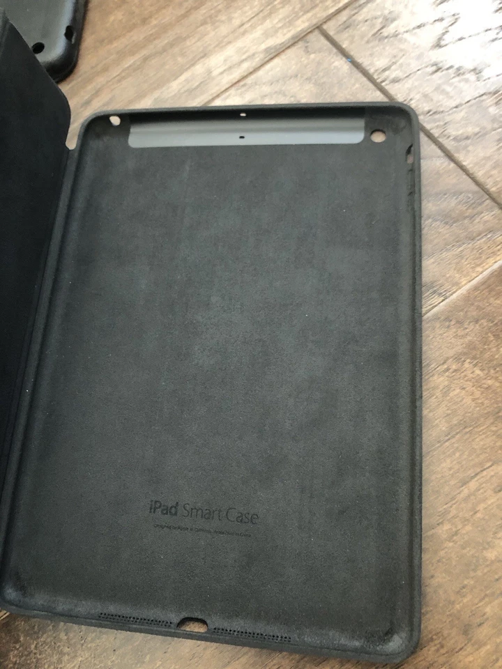 Apple 10.5" Smart Cover Case - Folio Gray (MU7P2ZM/A) - Image 3 of 4