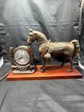 Vintage Galter Spartus Yorkshire Electric Western Country Horse Mantle Clock