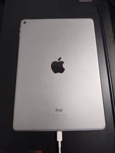 iPad Air (2nd Generation) 9.7 Inch Wi-Fi (16Gb) + cable - 第 4/4 張圖片