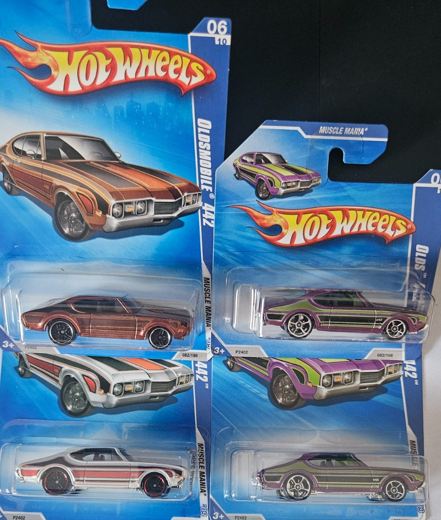 (4) 2009 Hot Wheels 82/190-82/166 Olds 442 Card and Color variations