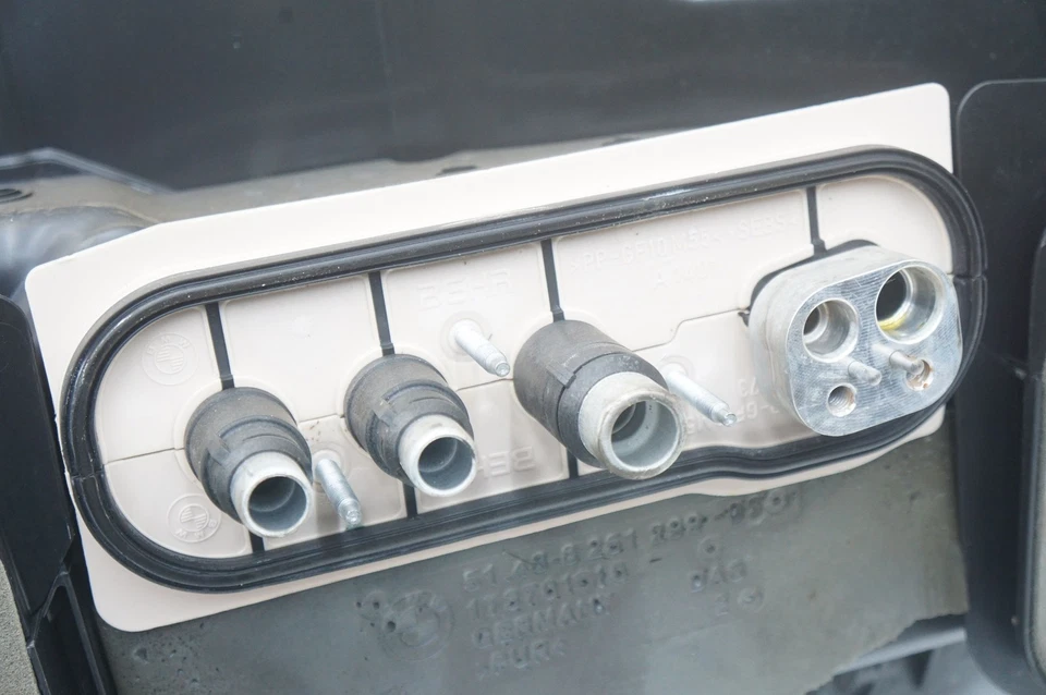 交流电加热器空调盒 原始设备制造商 64116918874 劳斯莱斯 Phantom Vii 2006 — 第 2/4 张图片