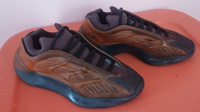 Adidas Yeezy 700 V3 Copper Fade Orange Brown GY4109 Men's Size 8.5