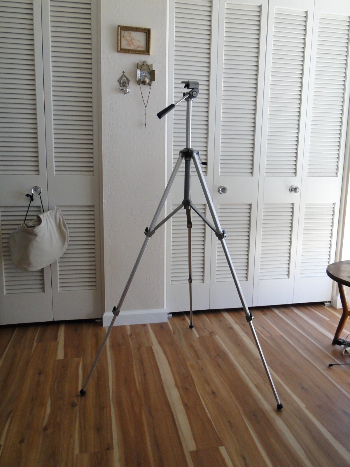 Velbon Camera Tripod VGB3C Adjustable Heavy Duty Pan Tilt 3 Way Crank