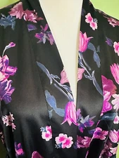 VICTORIA'S SECRET Size XS/S Kimono Sleeves Black Floral Short Robe W/ Pockets
