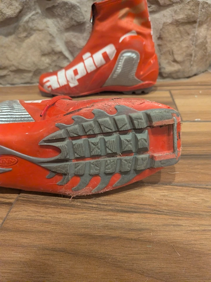 Botas de esquí Alpina Nordic (cross-country) usadas con compatibilidad de fijación NNN. El Foto 3 de 3