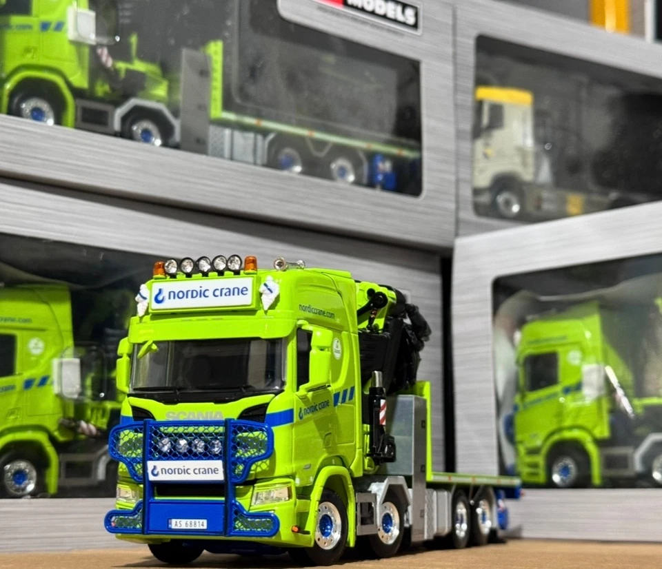 Camión de plataforma Scania R Highline aparejado grúa Fassi 8x2 + pluma "Nordic" modelos WSI Foto 4 de 4