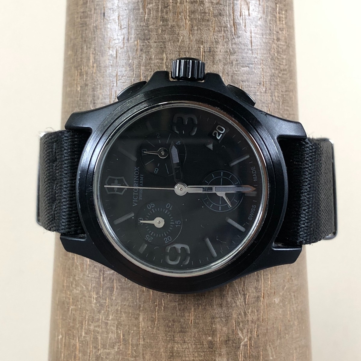 Victorinox Swiss Army Men 241534 Chronograph 40mm Watch 3/4