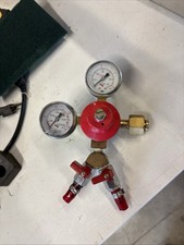 Régulateur de CO2 double jauge primaire MicroMatic double barbe.