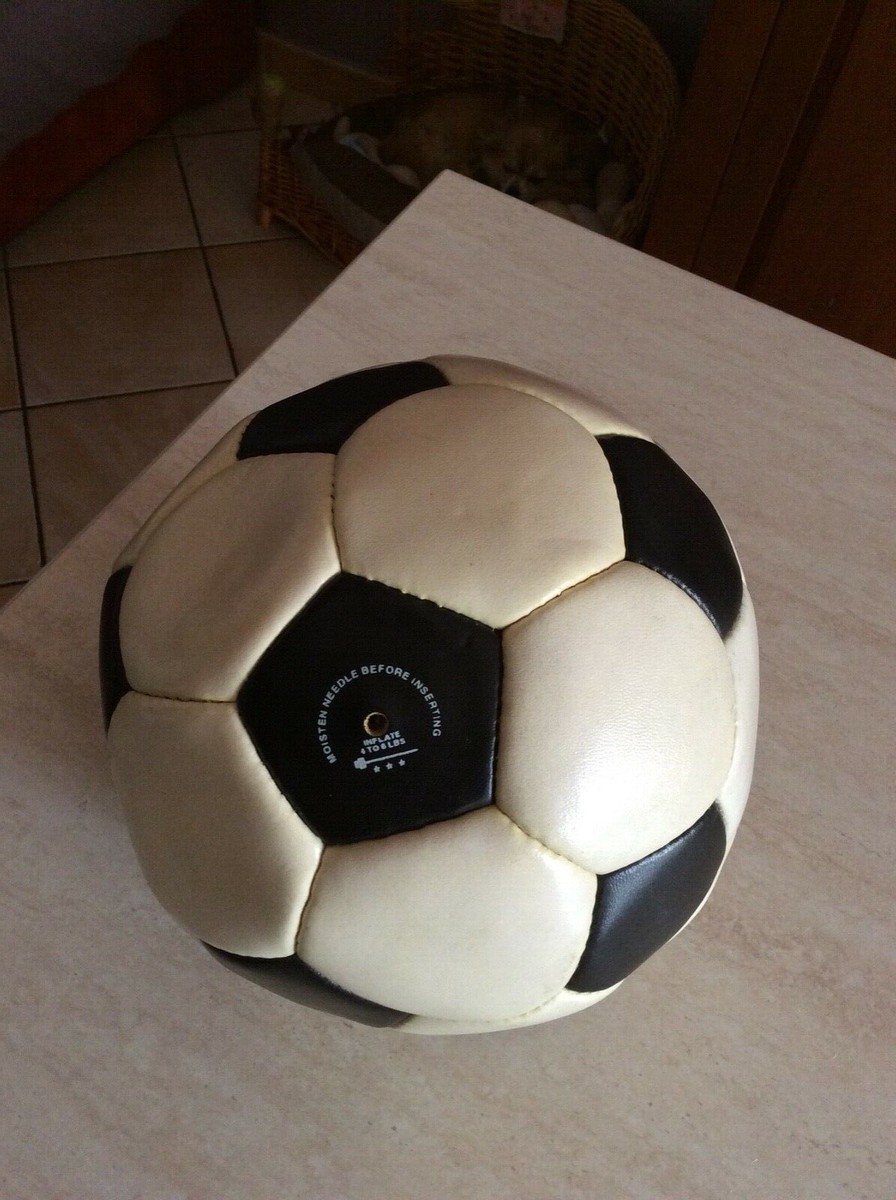 Stemma Termoadesivo Ricamato Pallone Da Calcio, Modello Medio 5,5x5,5 Cm - Toppa Per Ferro Da Stiro O Cucito