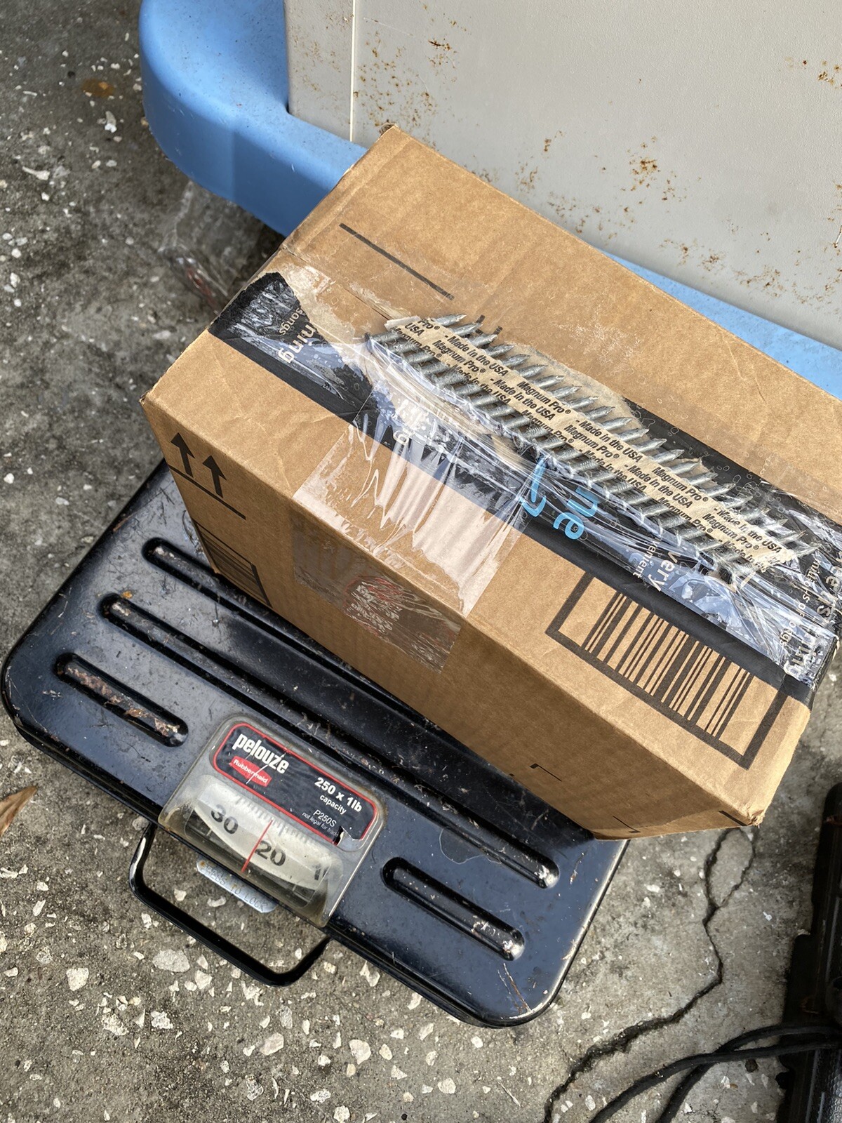 magnum Pro NAILS 1 1/2" X .148  heat treated hot dipped Galv. 22 Lbs. made in US