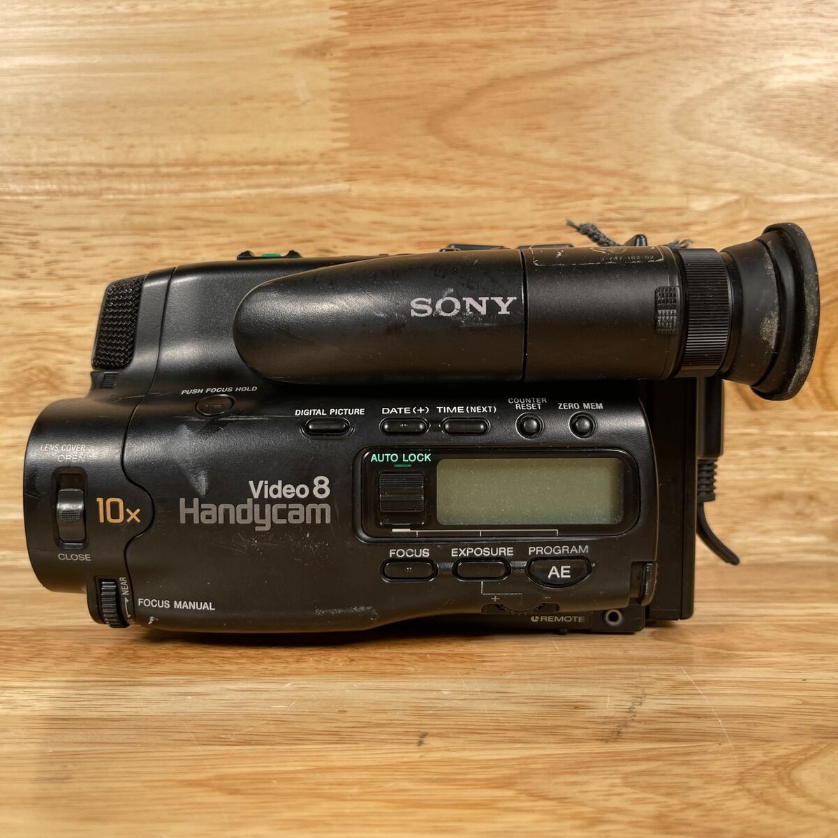Sony HandyCam Video 8 CCD-TR71 10x Optical Zoom Video Camera Sony HandyCam Video 8 CCD-TR71 10x Optical Zoom Video Camera