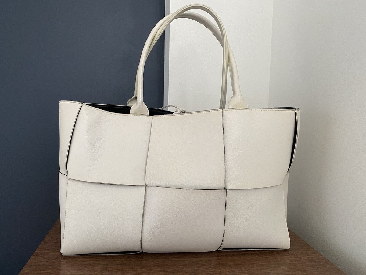 BOTTEGA VENETA イントレチャート ARCO MEDIUM トート*WHITE s-l1200.jpg