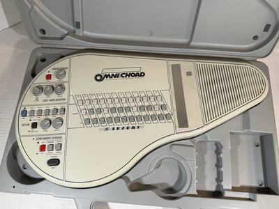 コラッタ様売約済み：OMNI CHORD OM-84 (ジャンク) Suzuki Omnichord System Two OM-84 w/ Hard Case - For Parts Only