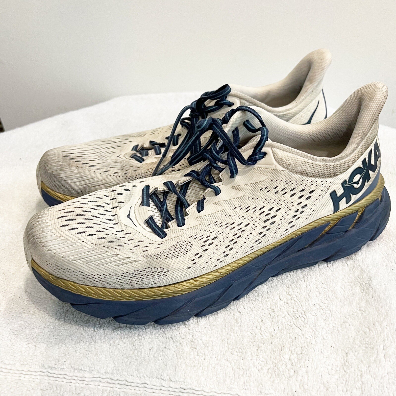 Hoka One One Womens Clifton 7 Sneakers Size 12 Cream … Gem