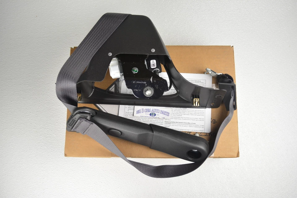 GMC Sierra Chevrolet Silverado LH 2011-2013 kit de cinturón de seguridad del lado del conductor nuevo OEM Foto 3 de 4