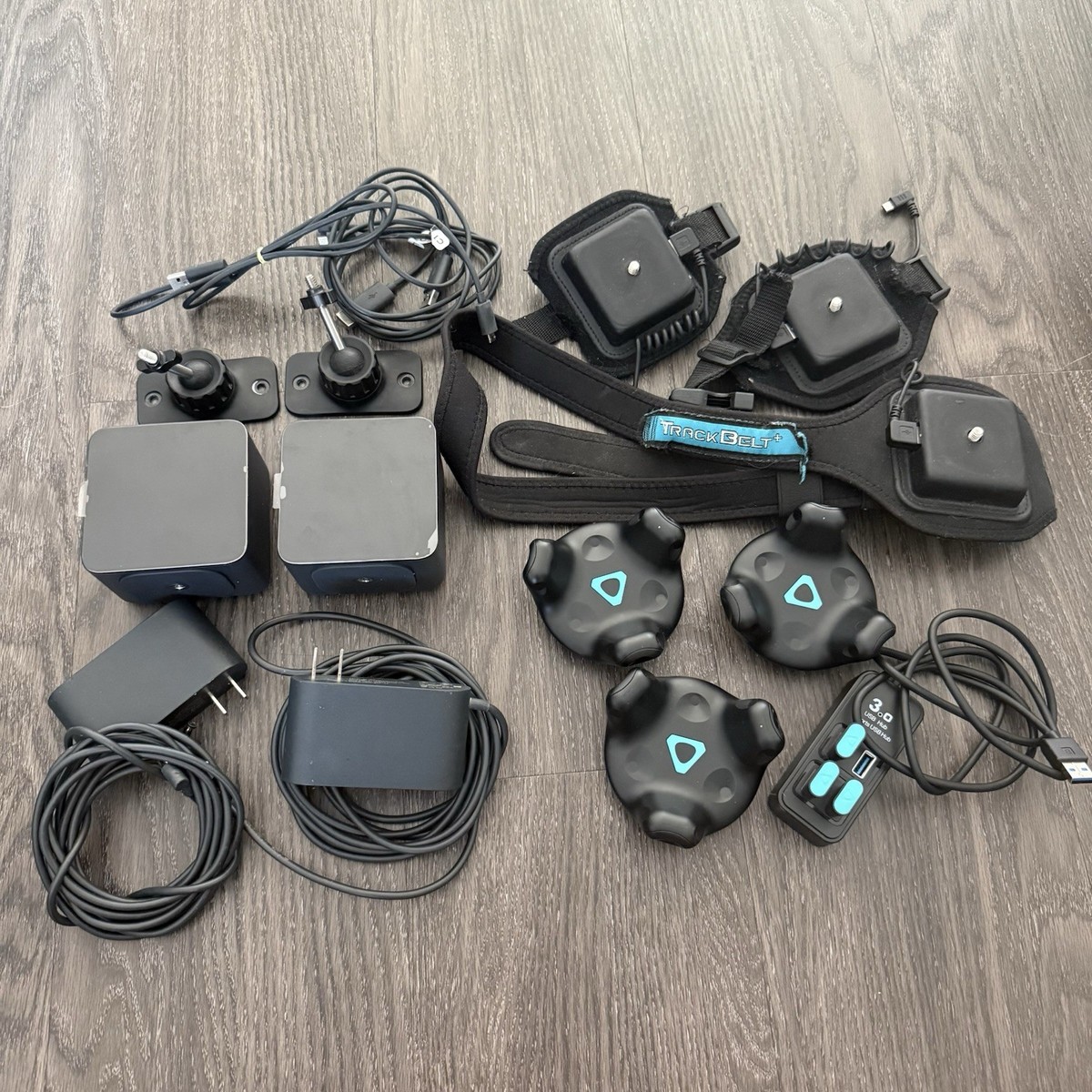 3x HTC Vive Tracker 2.0 + 2x HTC Vive BaseStation 1.0 VRchat FBT