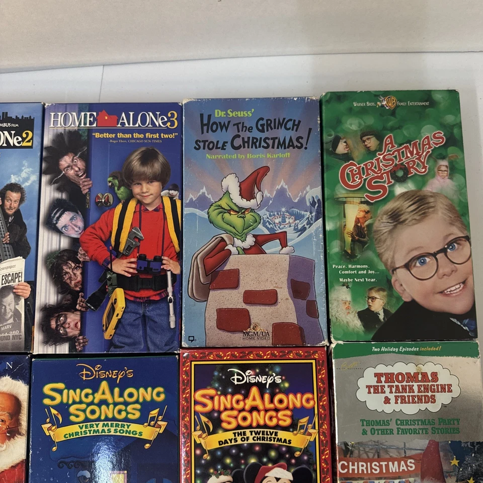 Lot Of 10 Christmas VHS Tapes Vintage Movies Home Alone Thomas Tank Mickey Foto 3 de 4