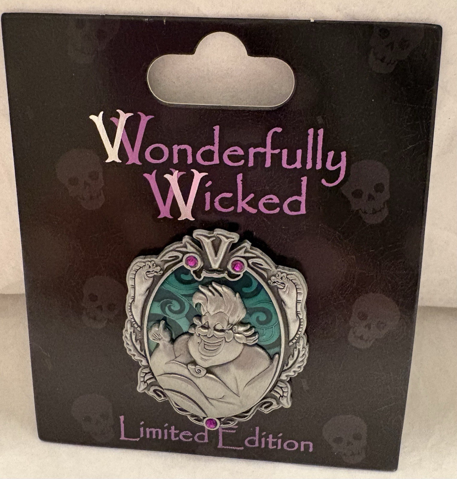 DISNEY WONDERFULLY WICKED VILLAINS SERIES URSULA  2015 LE 3000 PIN NEW NOC