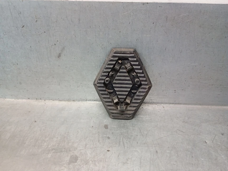 8200115115 EMBLEM / 8200115115 / 5513347 FÜR RENAULT SCENIC II JM0/1_ 1.5 DCI - Bild 2 von 4