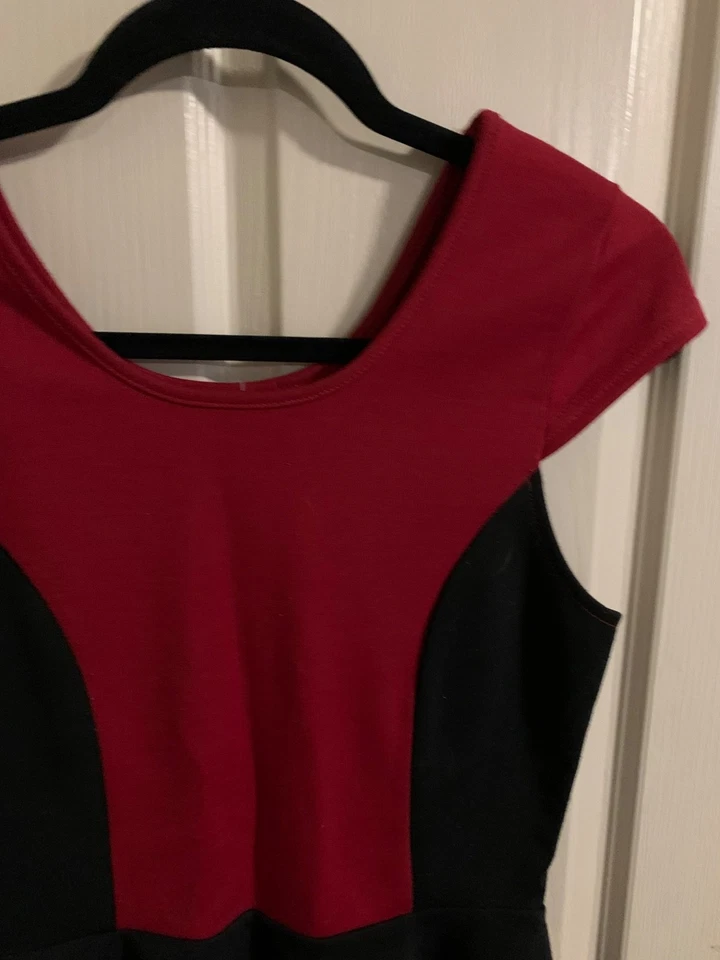 VALLEYGIRL POLYESTER SPANDEX BLACK RED CAP SLEEVE TOP SIZE S - image 4 of 4