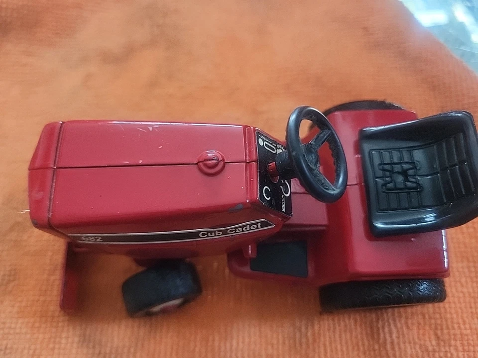 1/16 Scale Cub Cadet  382 W/ Blade Displayed  No Box - Image 3 of 4