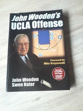 John Wooden's UCLA Offense [With DVD] by John Wooden