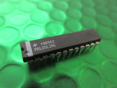 PAL20L2NC Progammable Array Logic, **2 CHIPS PRO VERKAUF** 1,85 £