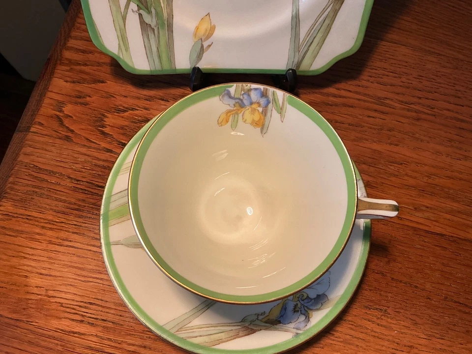 Lovely Vintage 1946 Royal Doulton trio, cup, saucer, plate, Iris pattern VGC - image 4 of 4