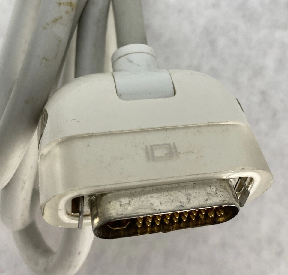 Apple M7649 Studio Display 17" ADC Monitor SHADOWS Sratches Grade C - Image 3 of 4