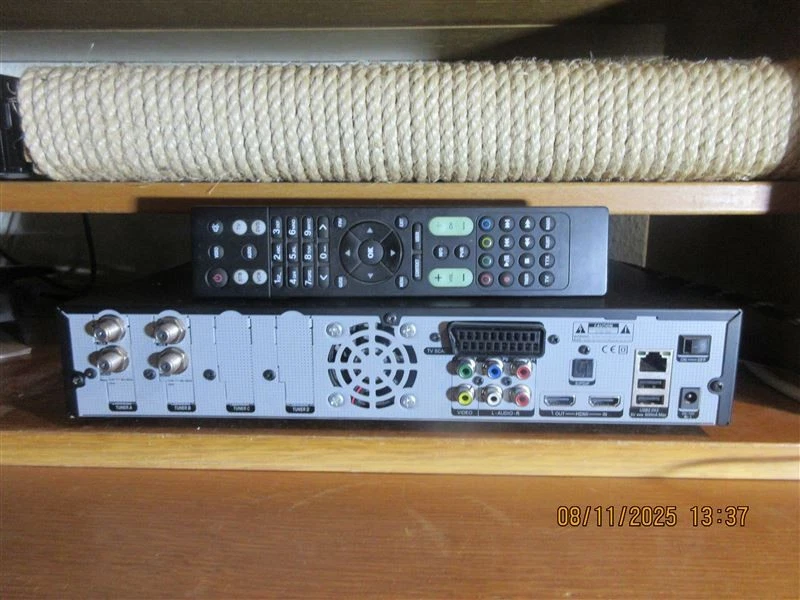 AX QuadBox HD 2400 Sat. Linux E² Receiver, mit neustem OSCam-ICam ! - Bild 3 von 4