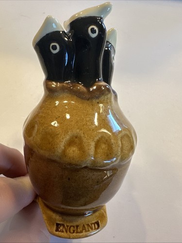 Stuart Bass Pie Bird Vent Three Hungry Baby Birds made in ENGLAND
