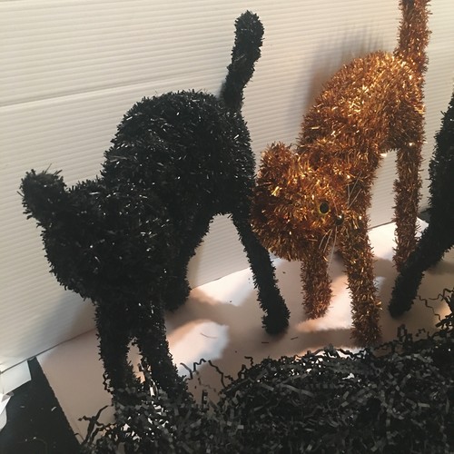 Vintage Halloween Tinsel Cats Arched Back 3D Set of 3,2 Black(No Eyes)One Orange - Picture 4 of 9