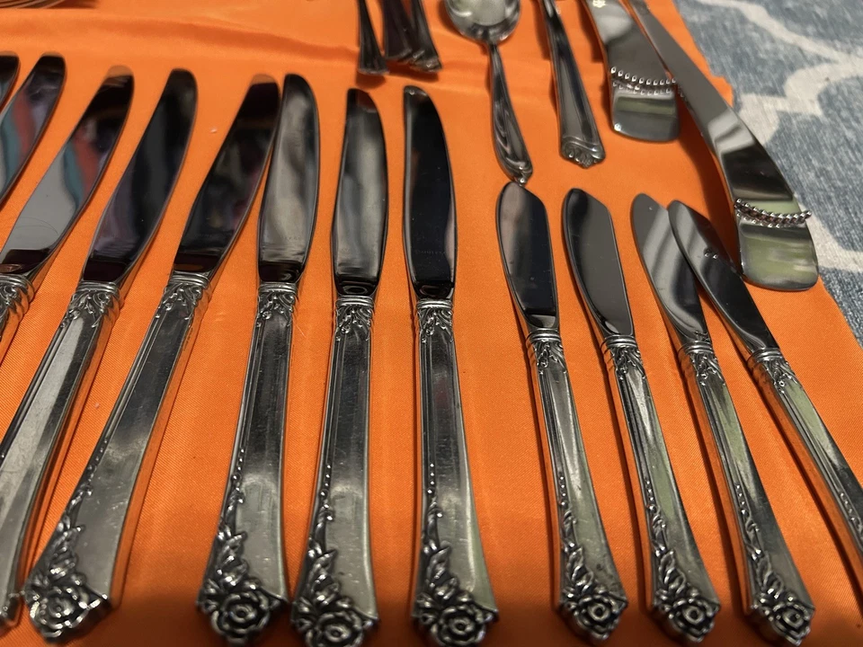 Damask Rose Heirloom Oneida Sterling Silver 80 Piece Flatware + 14 addl pieces - Image 4 of 4