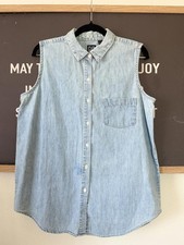 Light Wash Denim Sleeveless Button Up Shirt GAP Women  s L