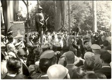 1957 ROMA Pietro CANONICA consegna al sindaco il suo Monumento all'Alpino *Foto