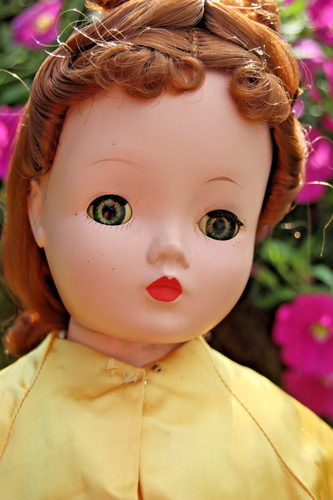 Vintage Madame Alexander CISSY Doll 1957 Gold Theater Set WITH BLACK